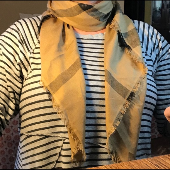 Accessories - Giant Check 4’ Square Wrap with Eyelash Fringe